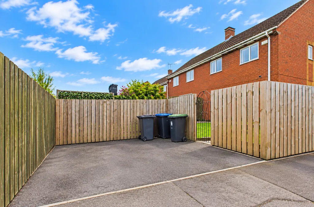 St. Oswalds Crescent, Ashbourne, photo 10