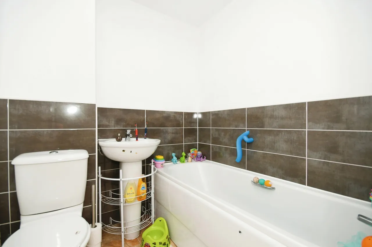 Beech View Drive, Buxton, Derbyshire, SK17, photo 13