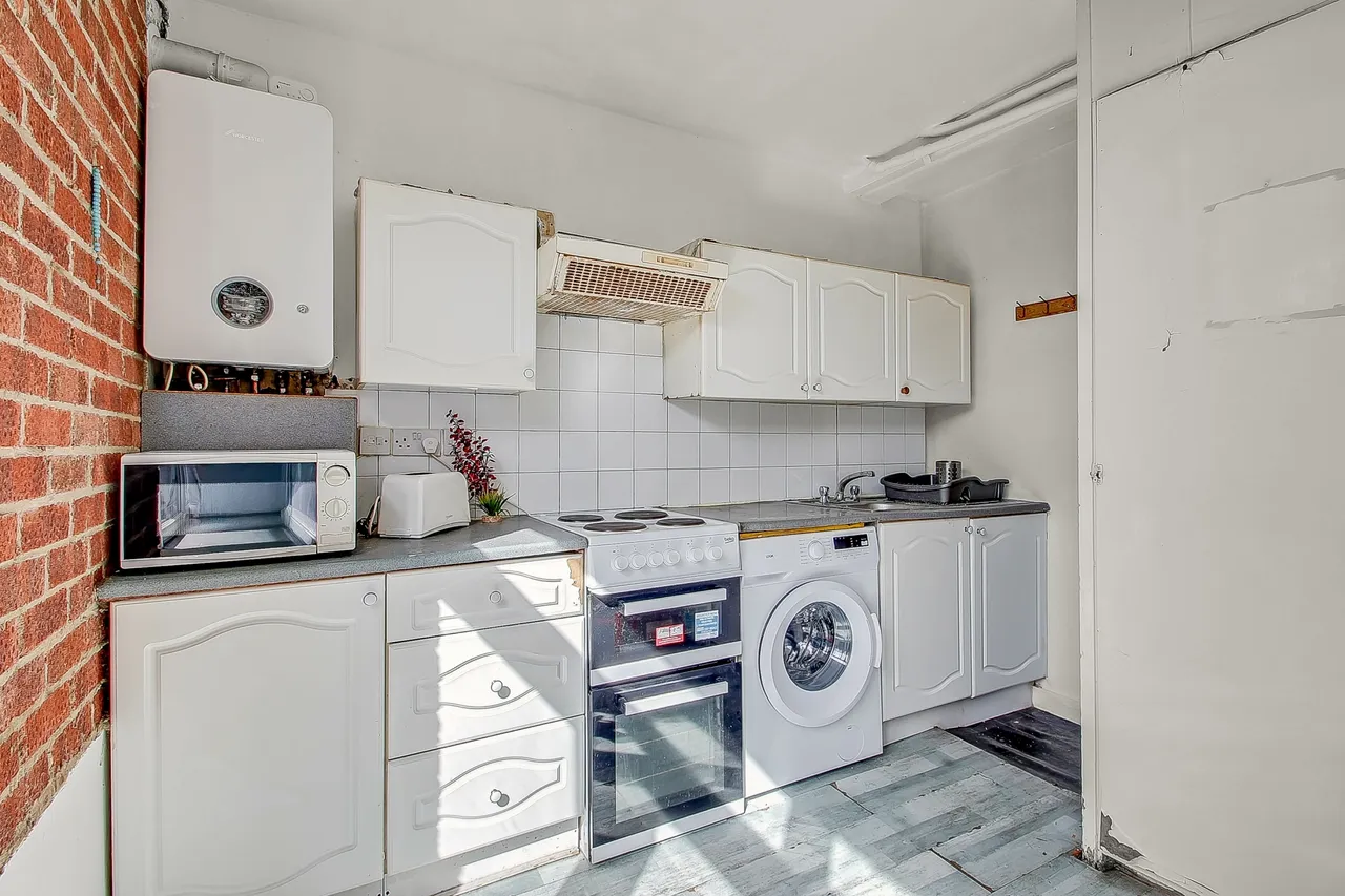Meadway, Surbiton, KT5, photo 2