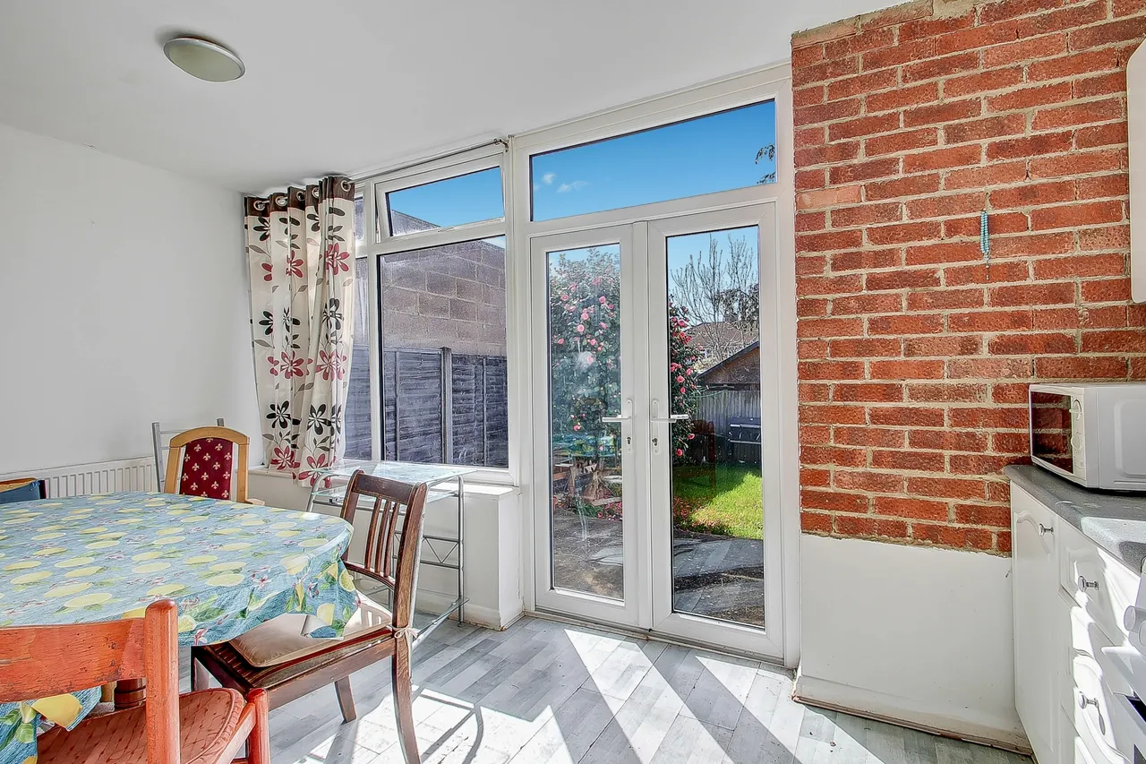 Meadway, Surbiton, KT5, photo 3