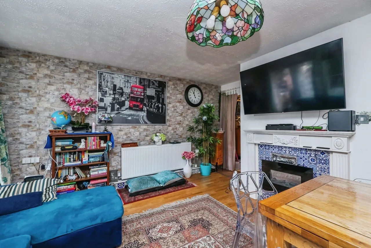 Newmarket Road, NG6, photo 9