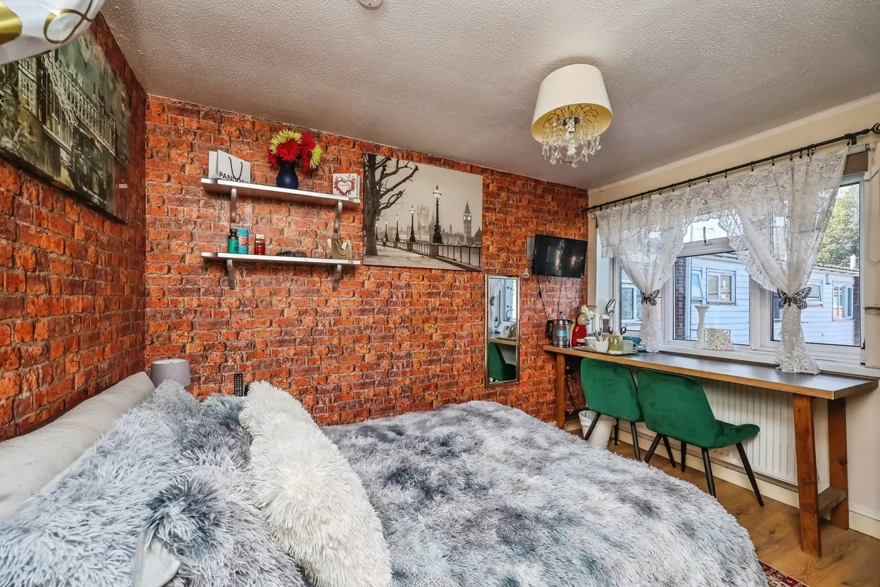 Newmarket Road, NG6, photo 13