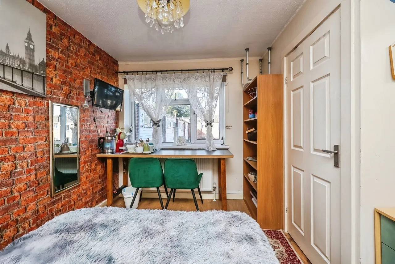 Newmarket Road, NG6, photo 14