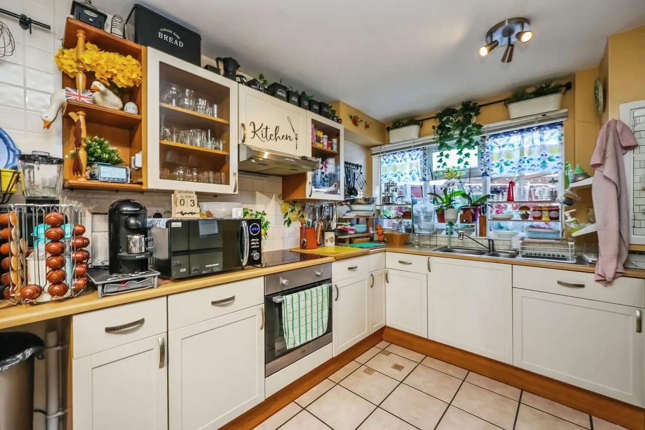 Newmarket Road, NG6, photo 3