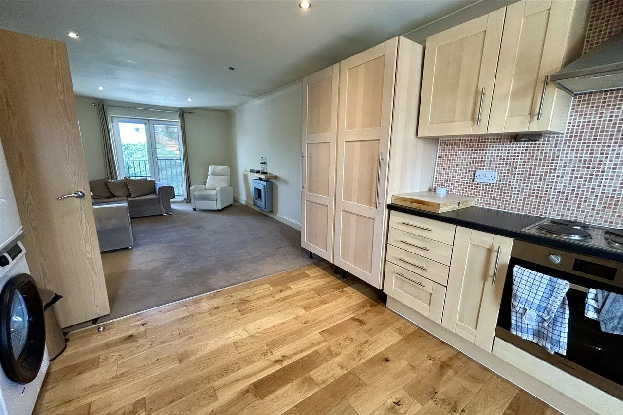 Huddersfield Road, Mirfield, WF14, photo 2