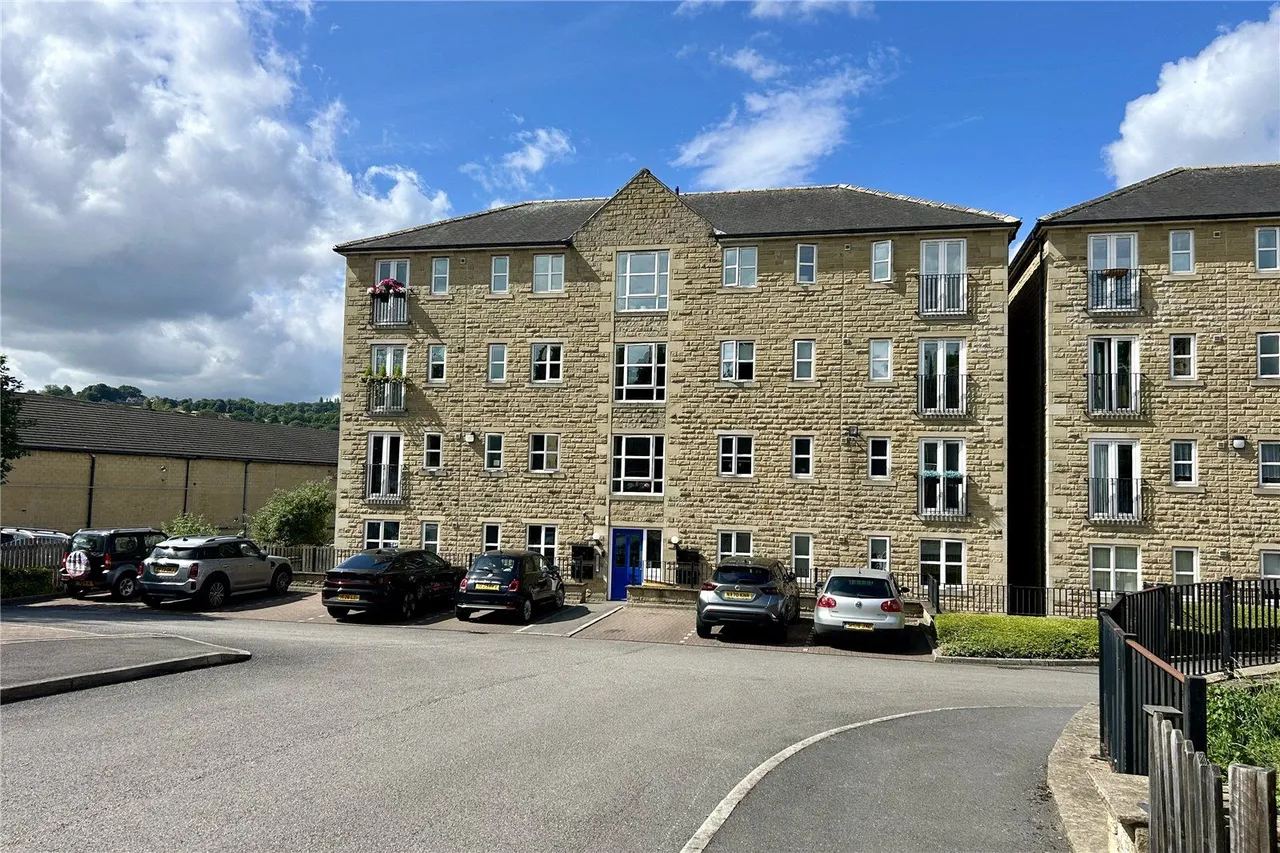 Huddersfield Road, Mirfield, WF14, photo 11