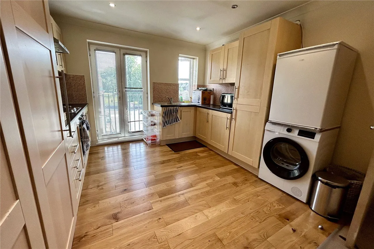 Huddersfield Road, Mirfield, WF14, photo 3