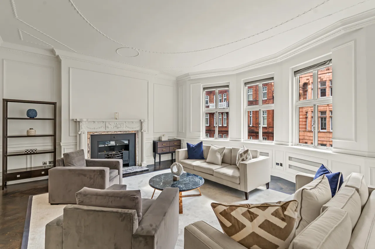 2 bed flat to rent — Mount Street, Mayair, London