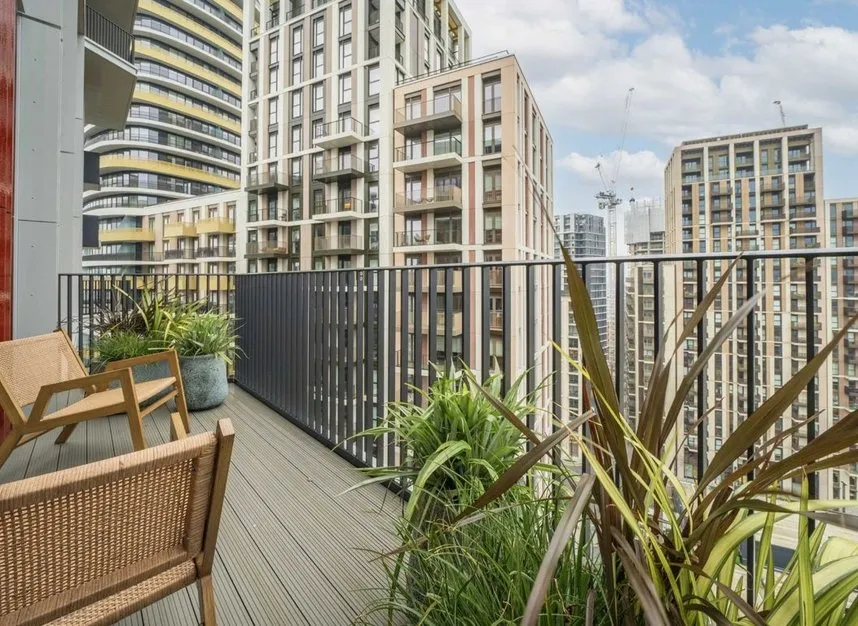 2 bed flat for sale, Wood Lane, Shepherds Bush, W12