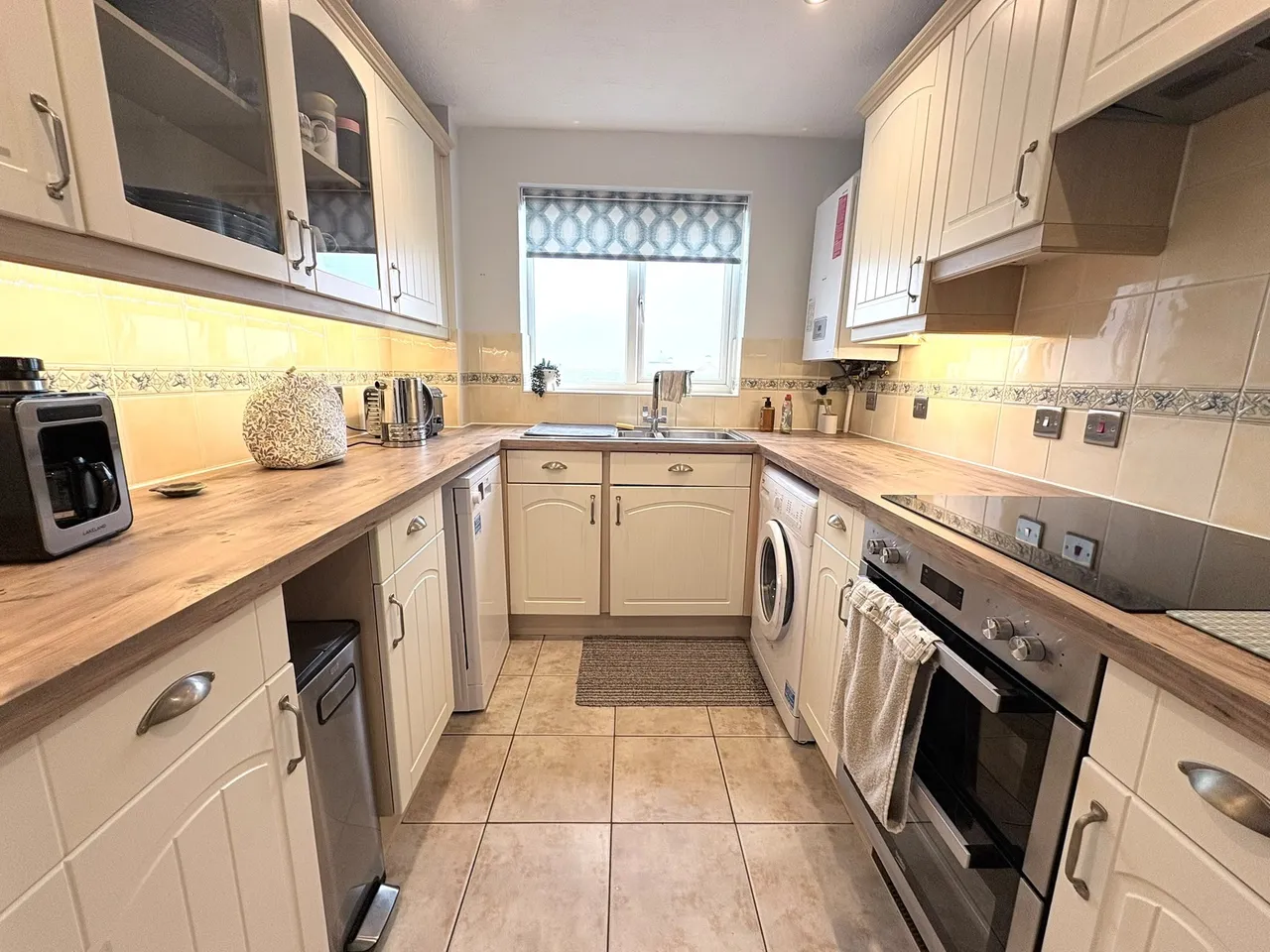 Bermuda Place, EASTBOURNE, photo 5