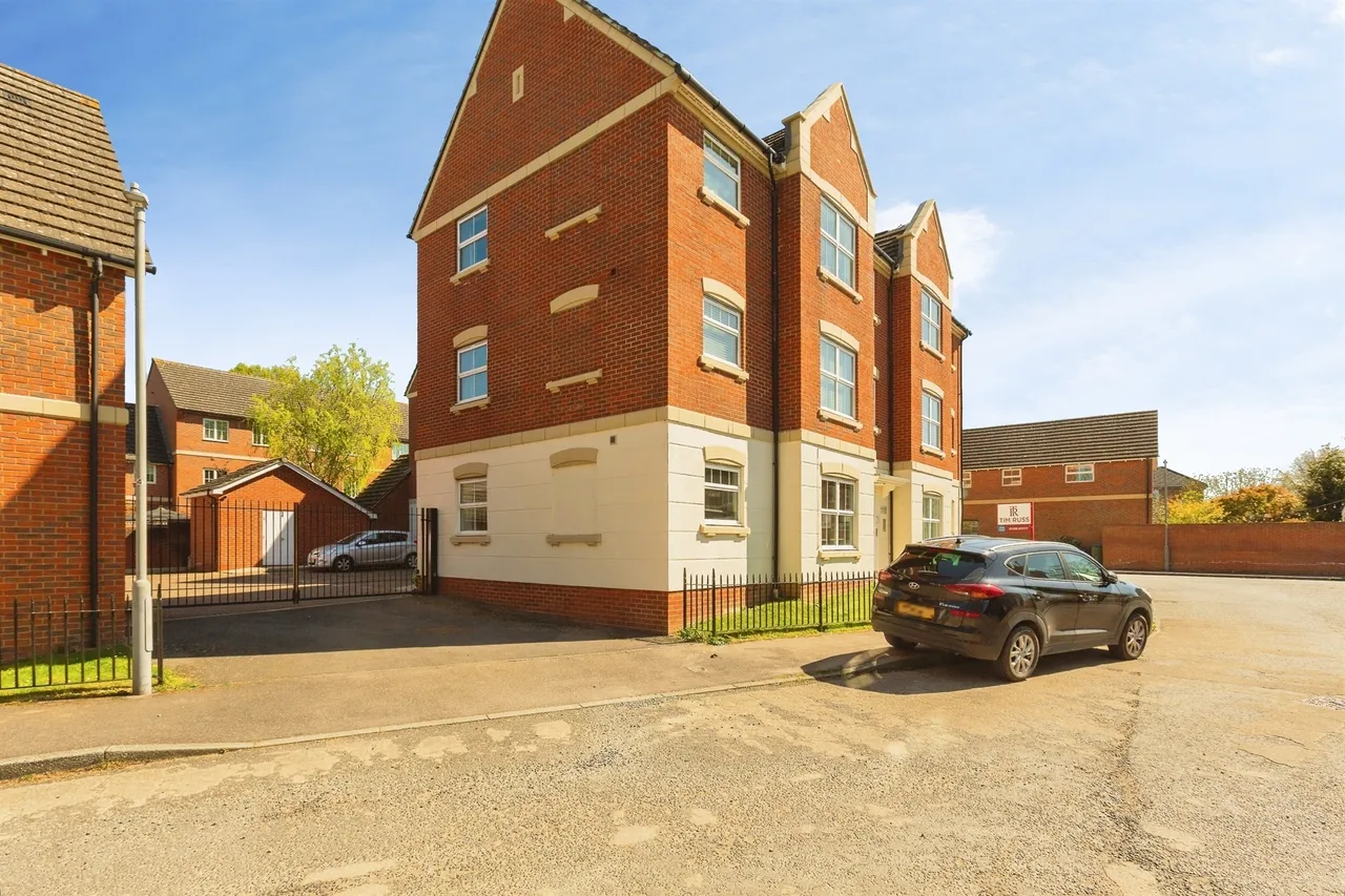 Juniper Drive, Weston Turville, HP22, photo 10