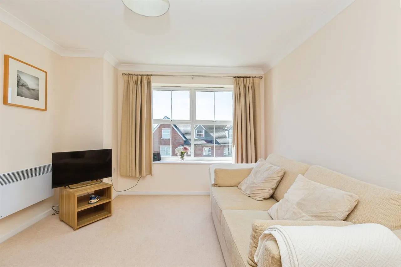 Juniper Drive, Weston Turville, HP22, photo 2