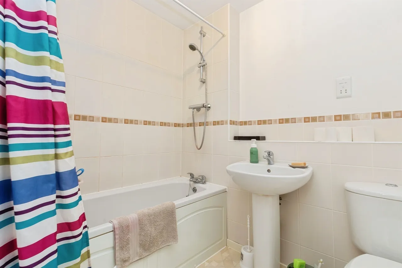 Juniper Drive, Weston Turville, HP22, photo 9