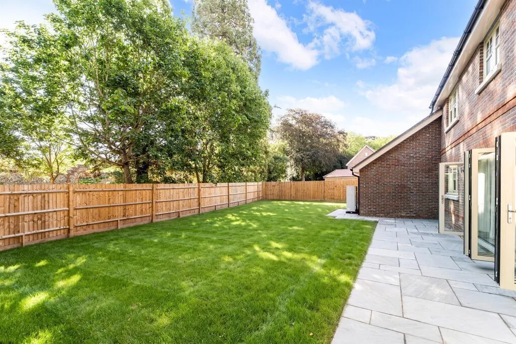 Headley Chase, Epsom, KT18, photo 7