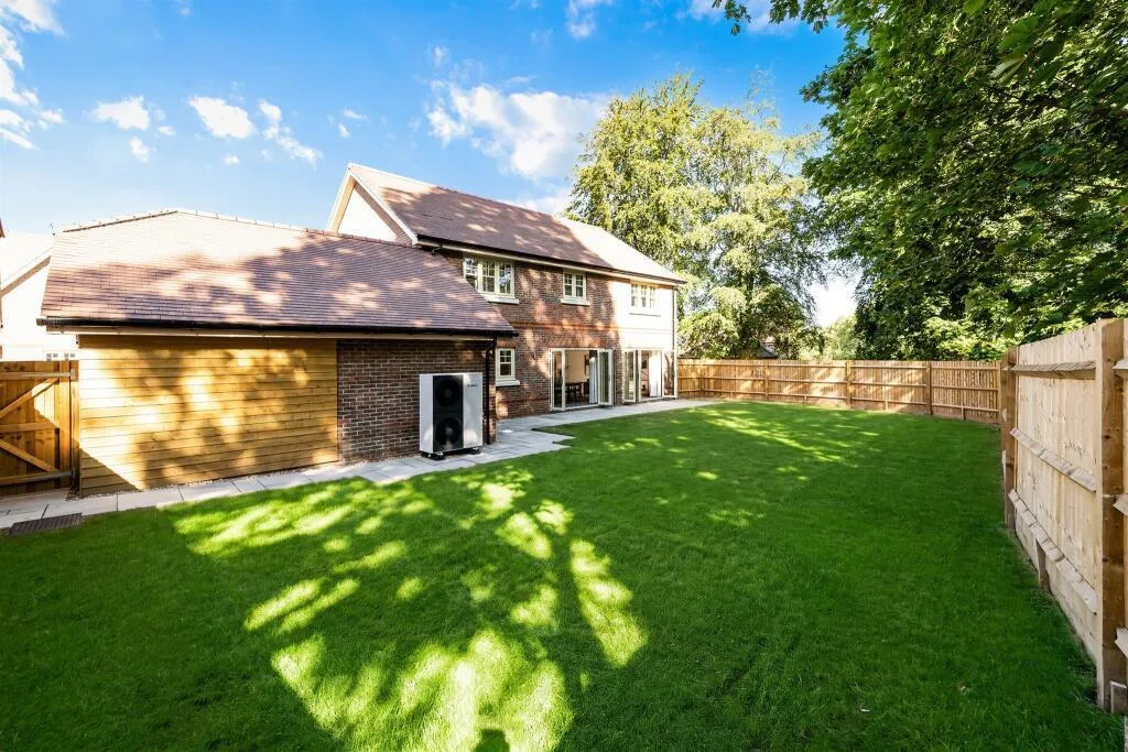 Headley Chase, Epsom, KT18, photo 18