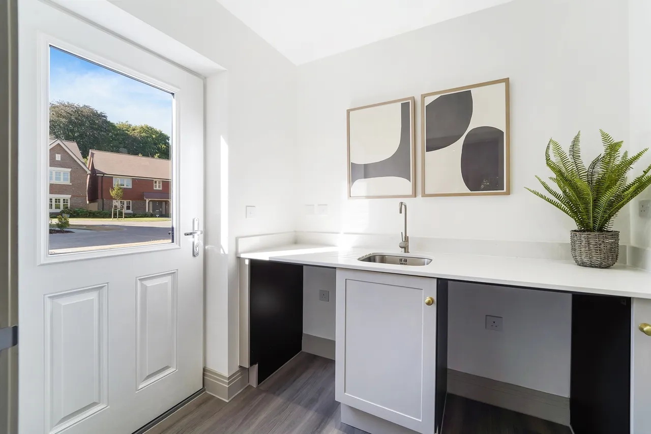 Headley Chase, Epsom, KT18, photo 16