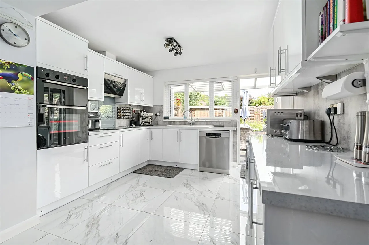Waverley Drive, Ash Vale, Guildford, Surrey, GU12 5JW, photo 2
