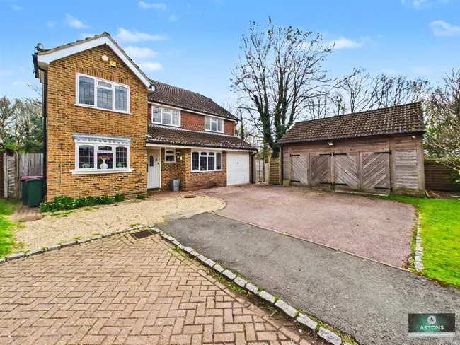 5 bed house for sale — Toftwood Close, Pound Hill