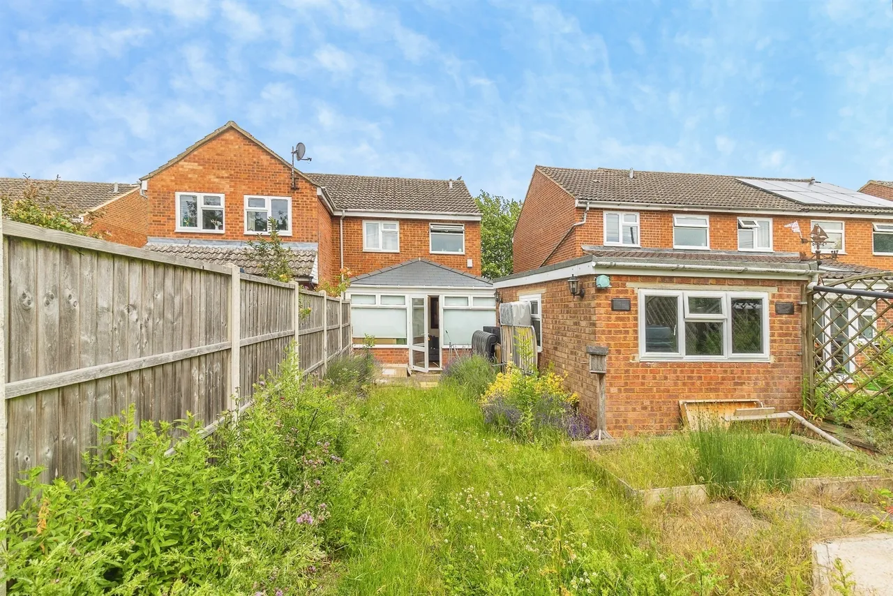 Pilgrims Close, Harlington, LU5, photo 14