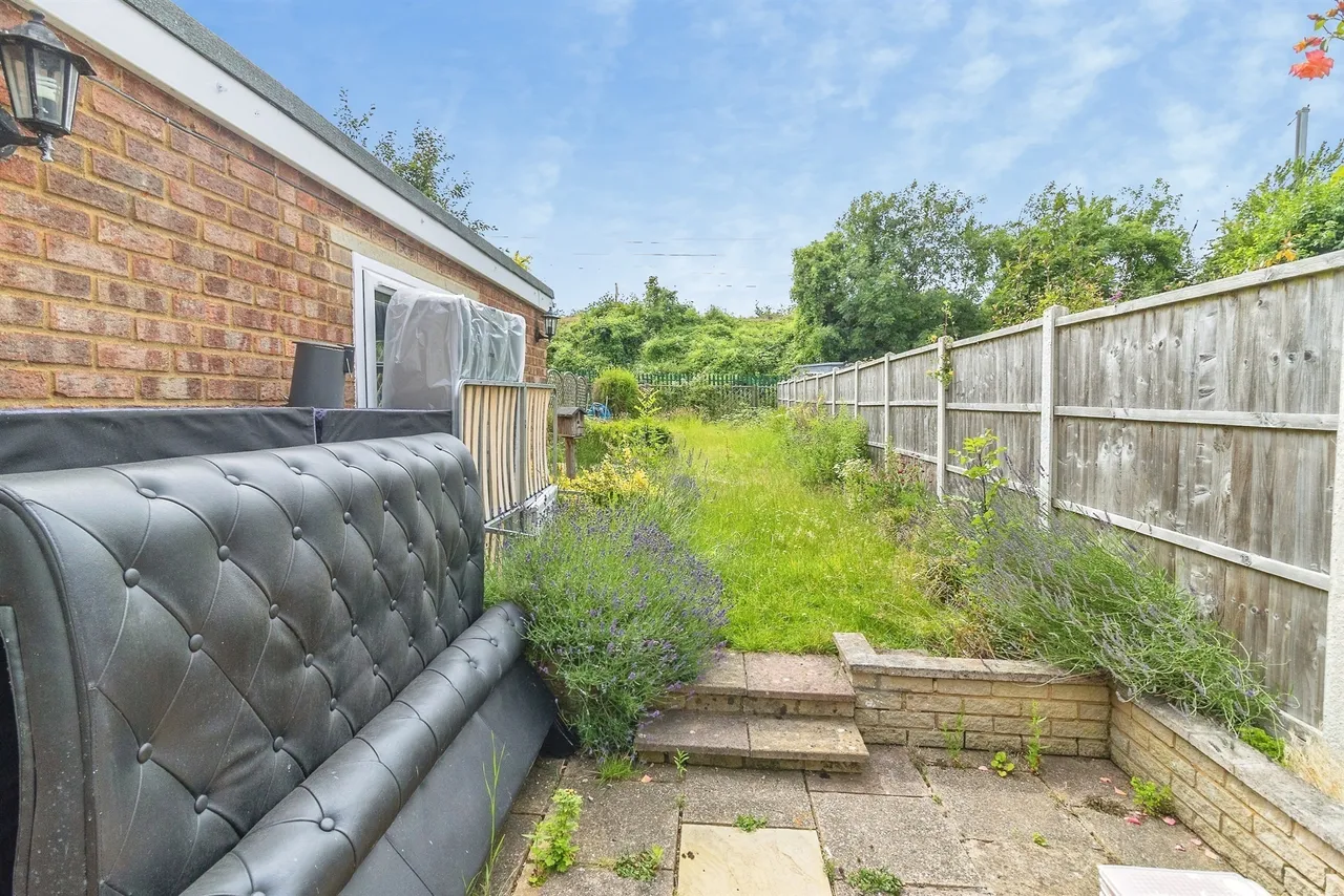 Pilgrims Close, Harlington, LU5, photo 16
