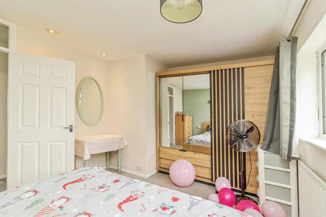Pilgrims Close, Harlington, LU5, photo 9