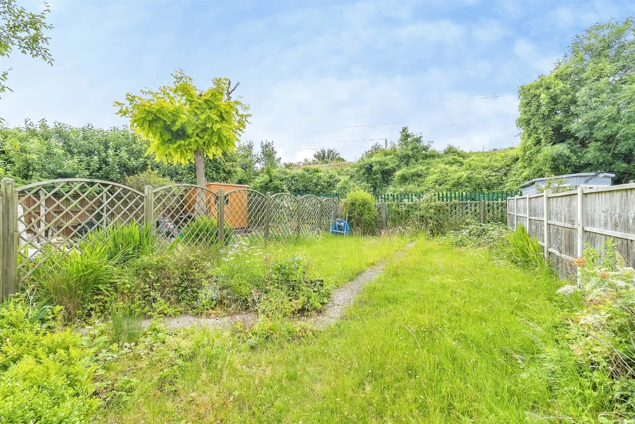 Pilgrims Close, Harlington, LU5, photo 13