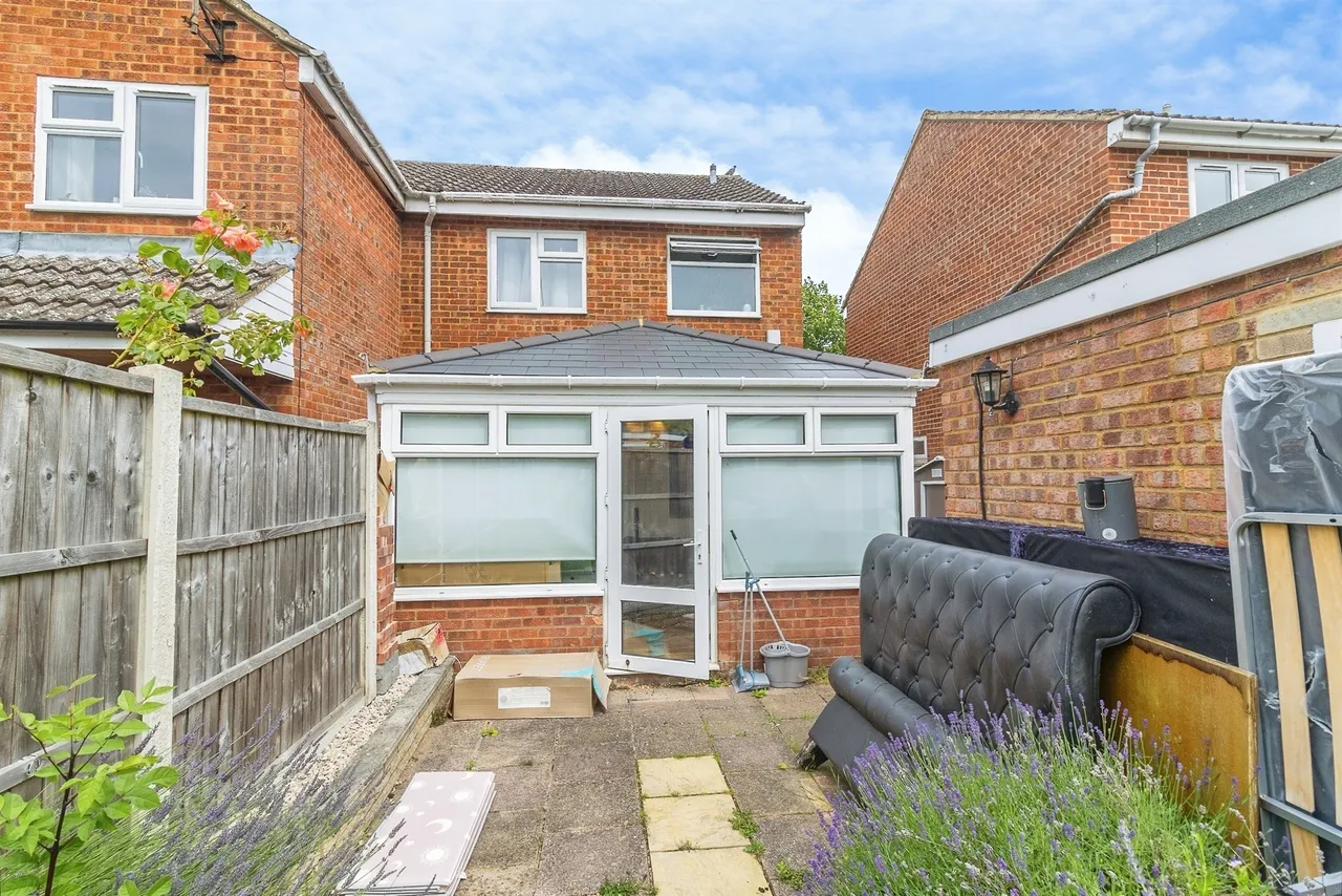 Pilgrims Close, Harlington, LU5, photo 18