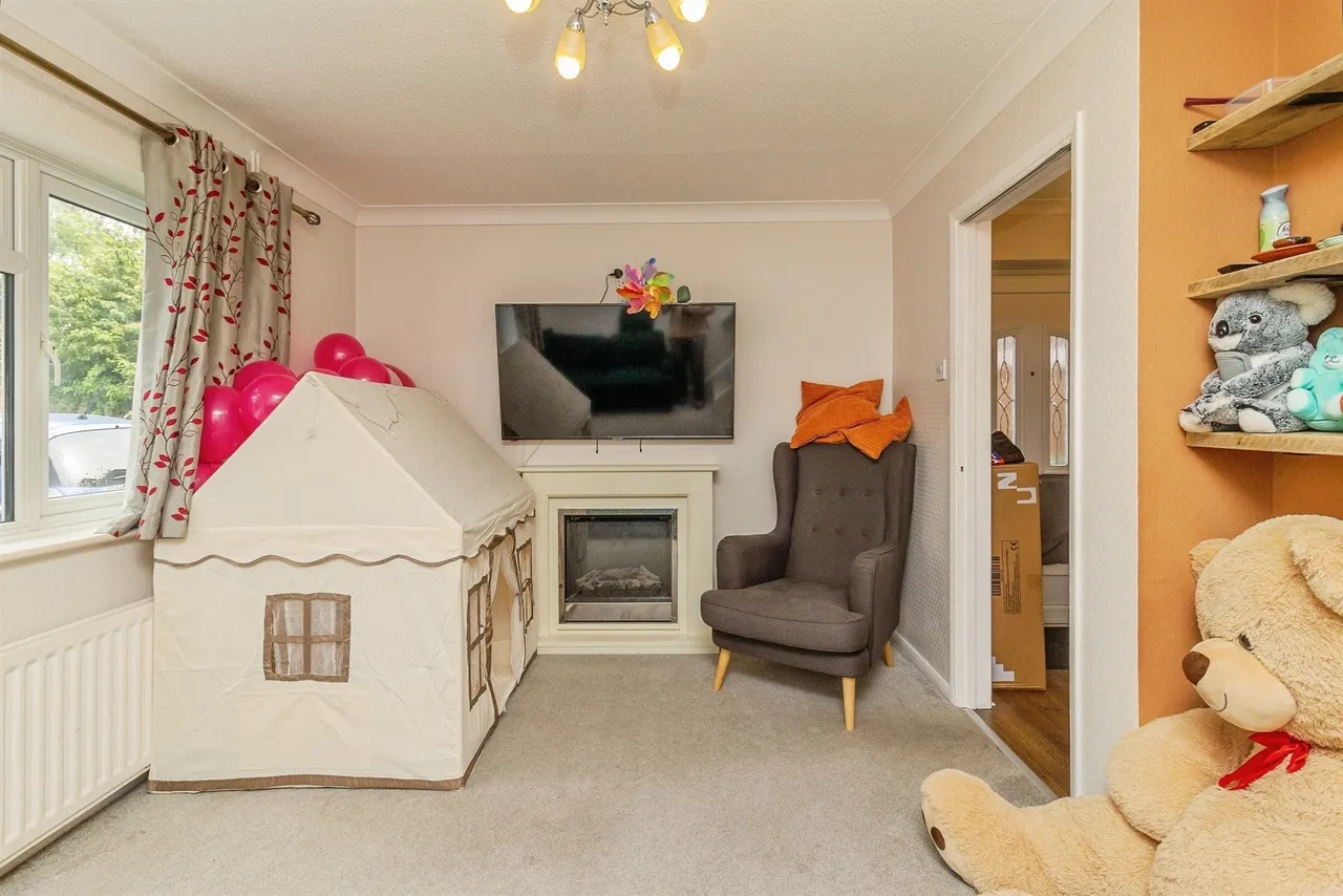 Pilgrims Close, Harlington, LU5, photo 8