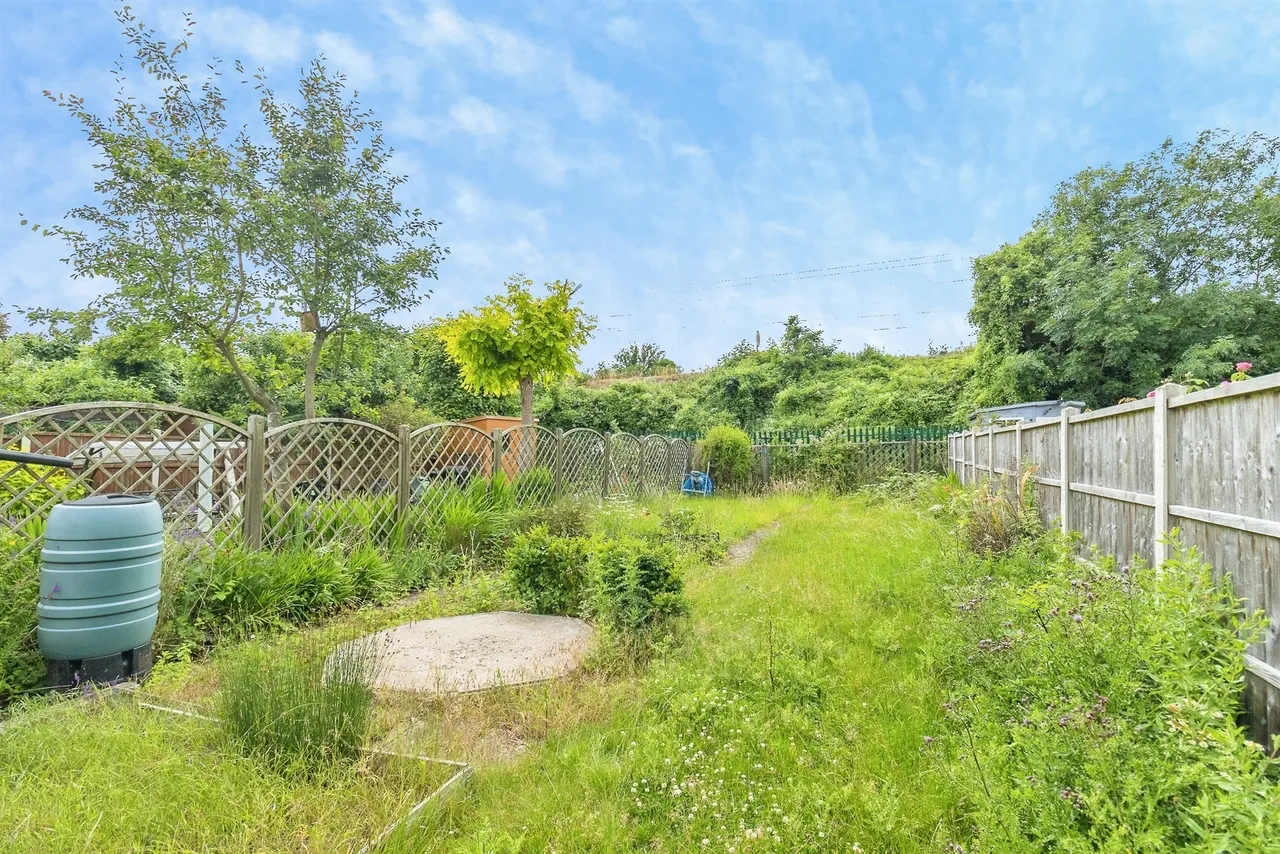 Pilgrims Close, Harlington, LU5, photo 24