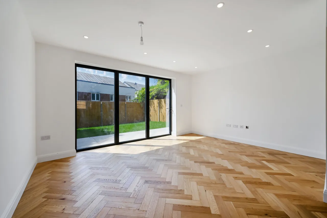 Grand Drive, Raynes Park, SW20, photo 13