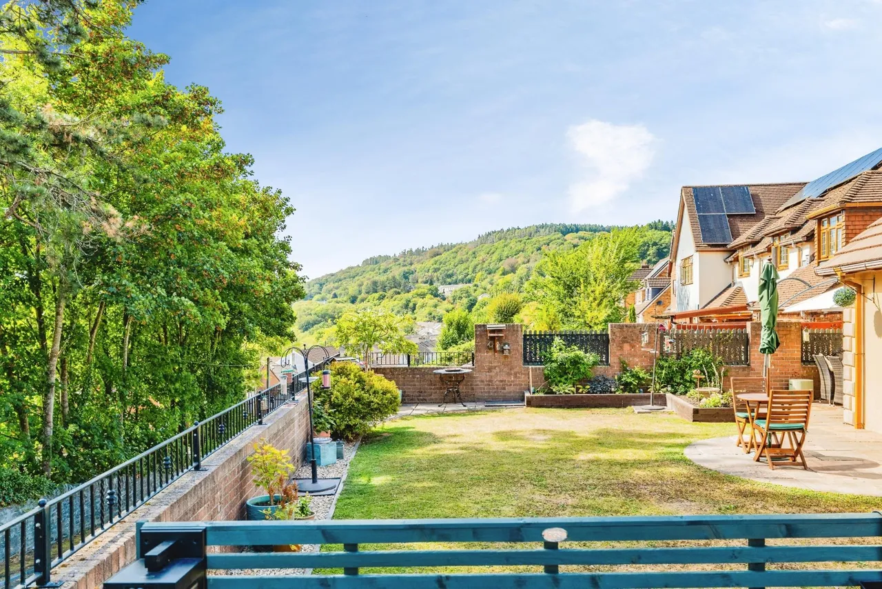 Griffin Rise, Treharris, CF46, photo 35