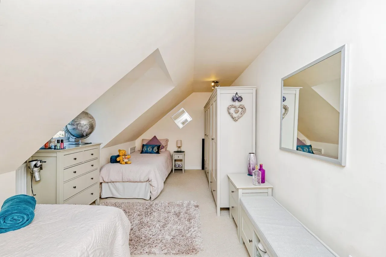Griffin Rise, Treharris, CF46, photo 31