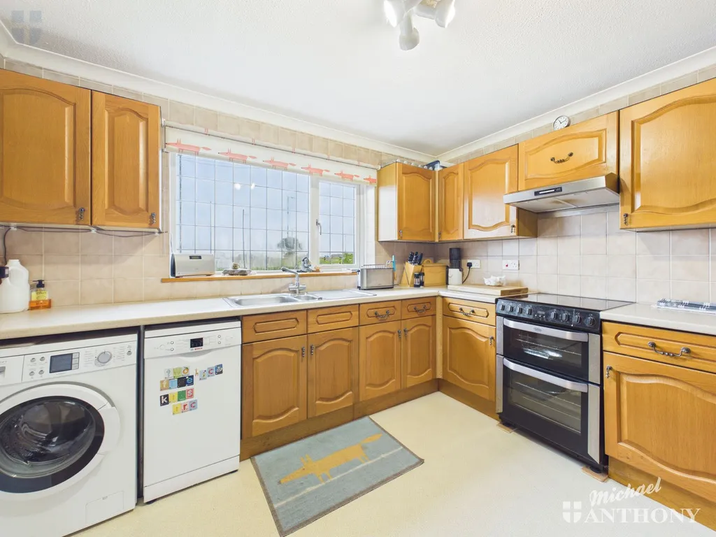 Lower Road, Stoke Mandeville, Aylesbury, HP22 5XB, photo 12