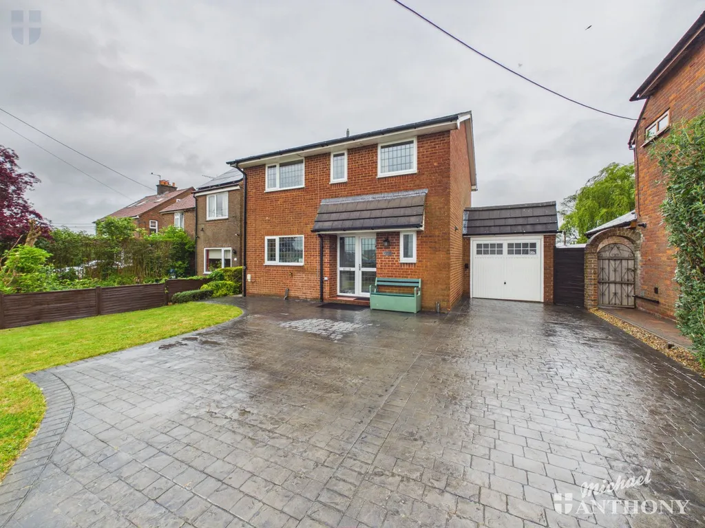 4 bed house for sale — Lower Road, Stoke Mandeville, Aylesbury, HP22 5XB