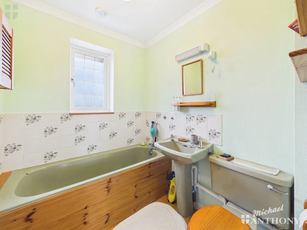 Lower Road, Stoke Mandeville, Aylesbury, HP22 5XB, photo 9