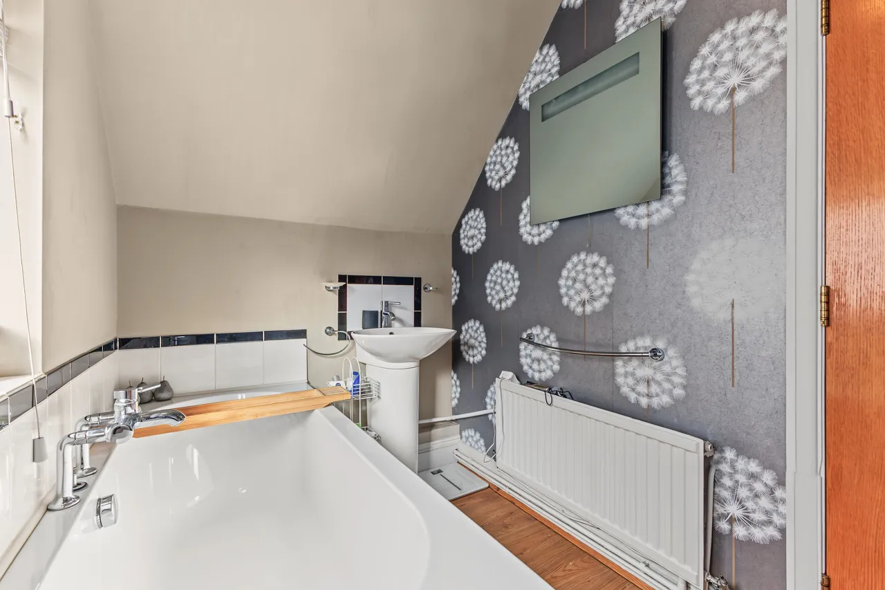 Cheltenham Road, Evesham, WR11, photo 22