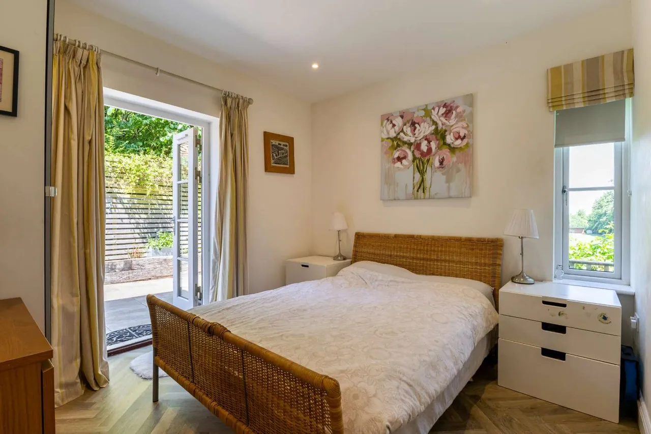 Chilbolton Avenue, Winchester, Hampshire, SO22 5GE, photo 11