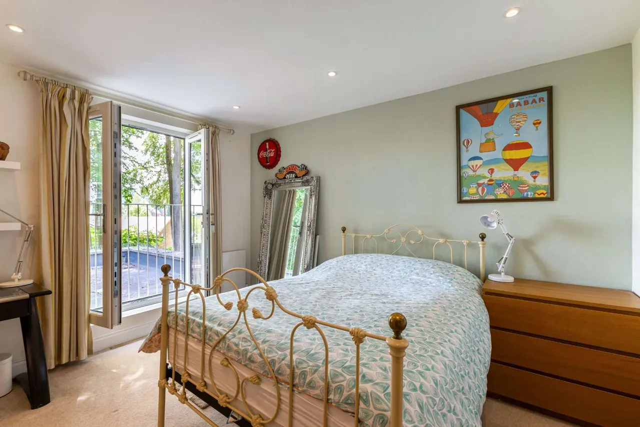Chilbolton Avenue, Winchester, Hampshire, SO22 5GE, photo 9