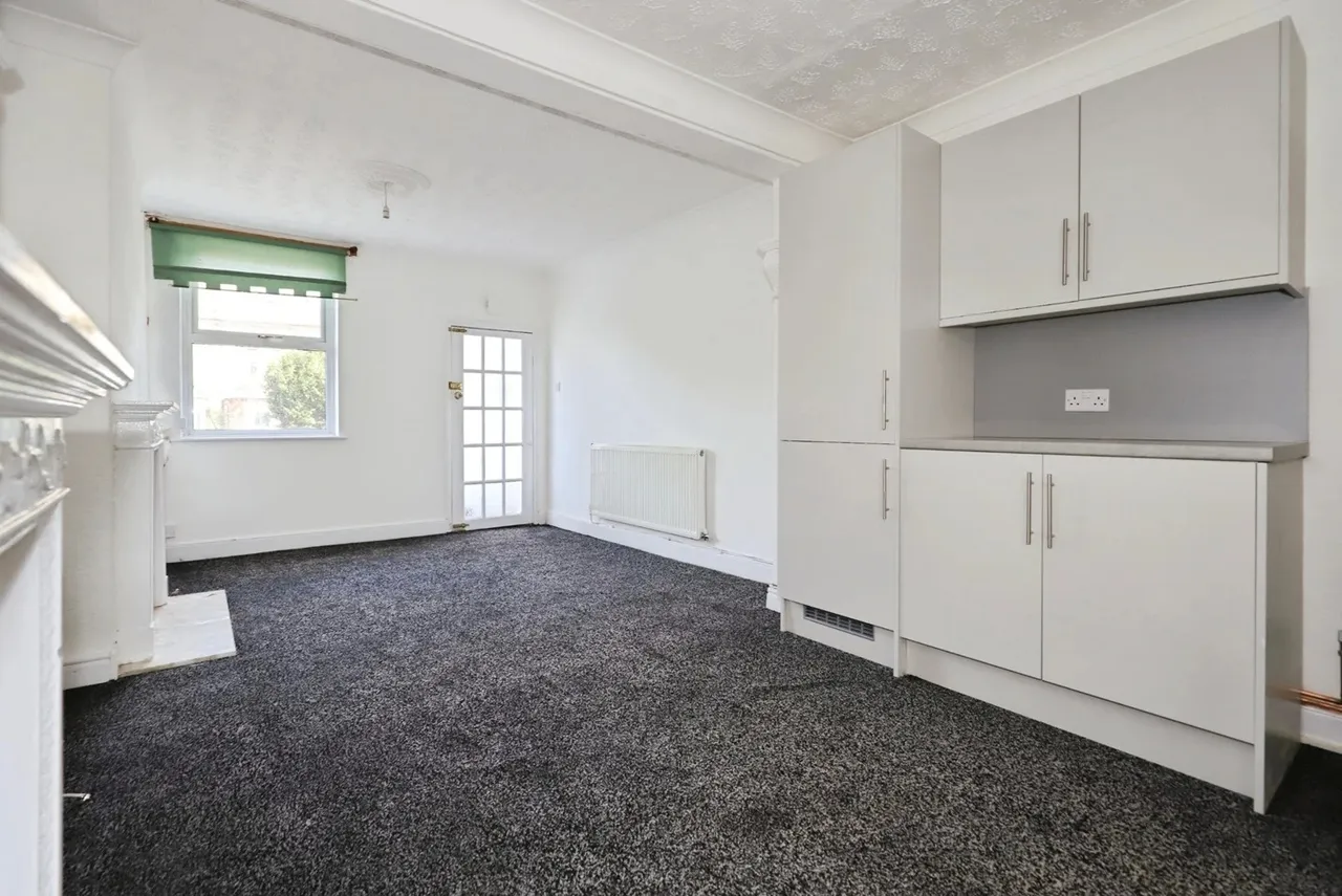 3 bed property to rent — Coventry Street, DY10