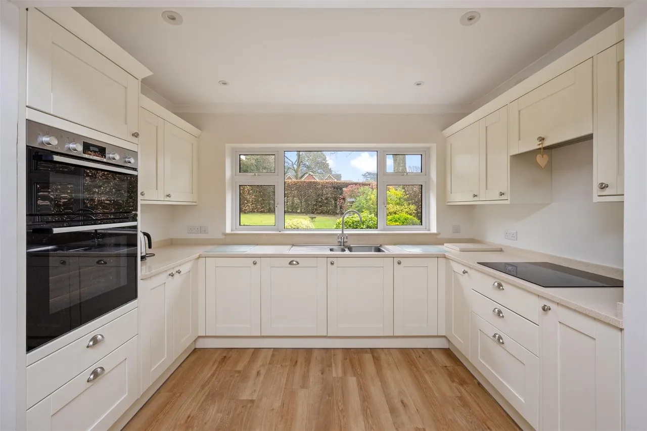 Furze Close, High Salvington, Worthing, photo 8