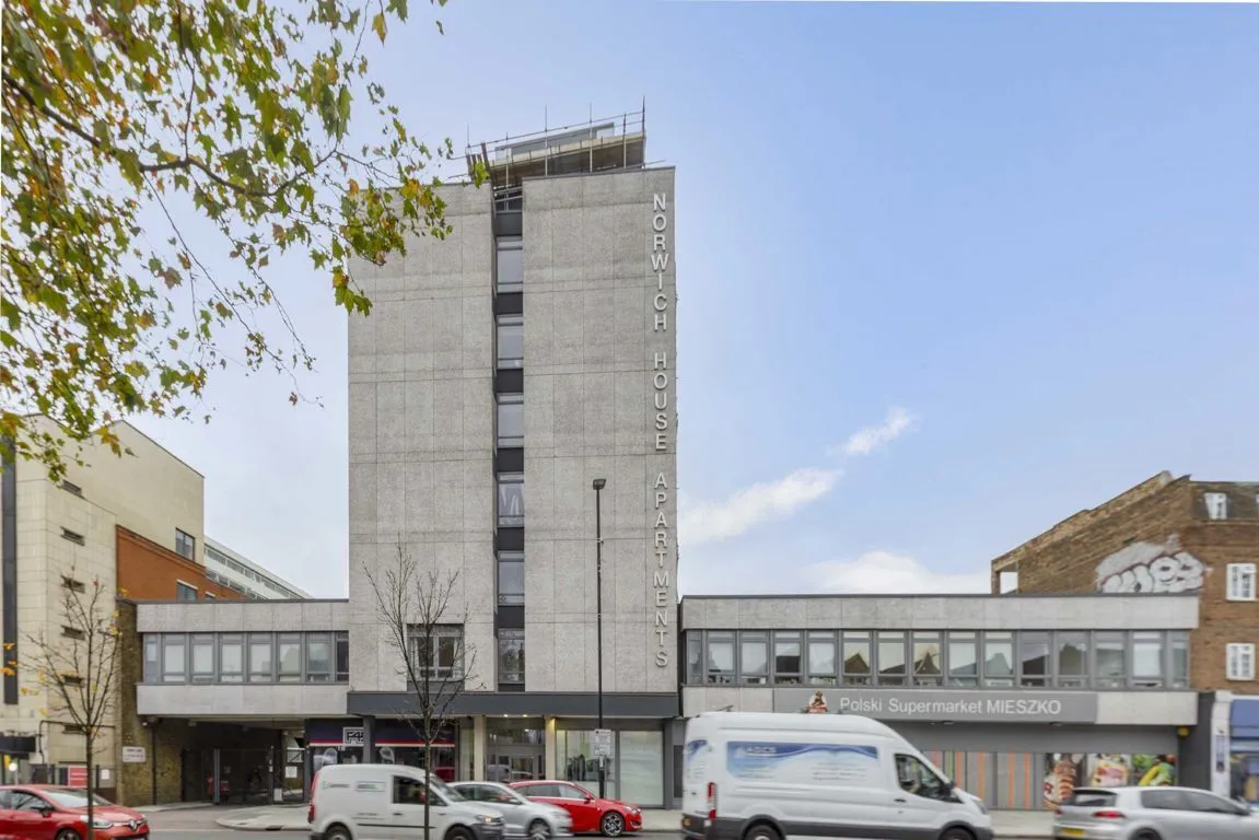 Streatham High Road, SW16, photo 6