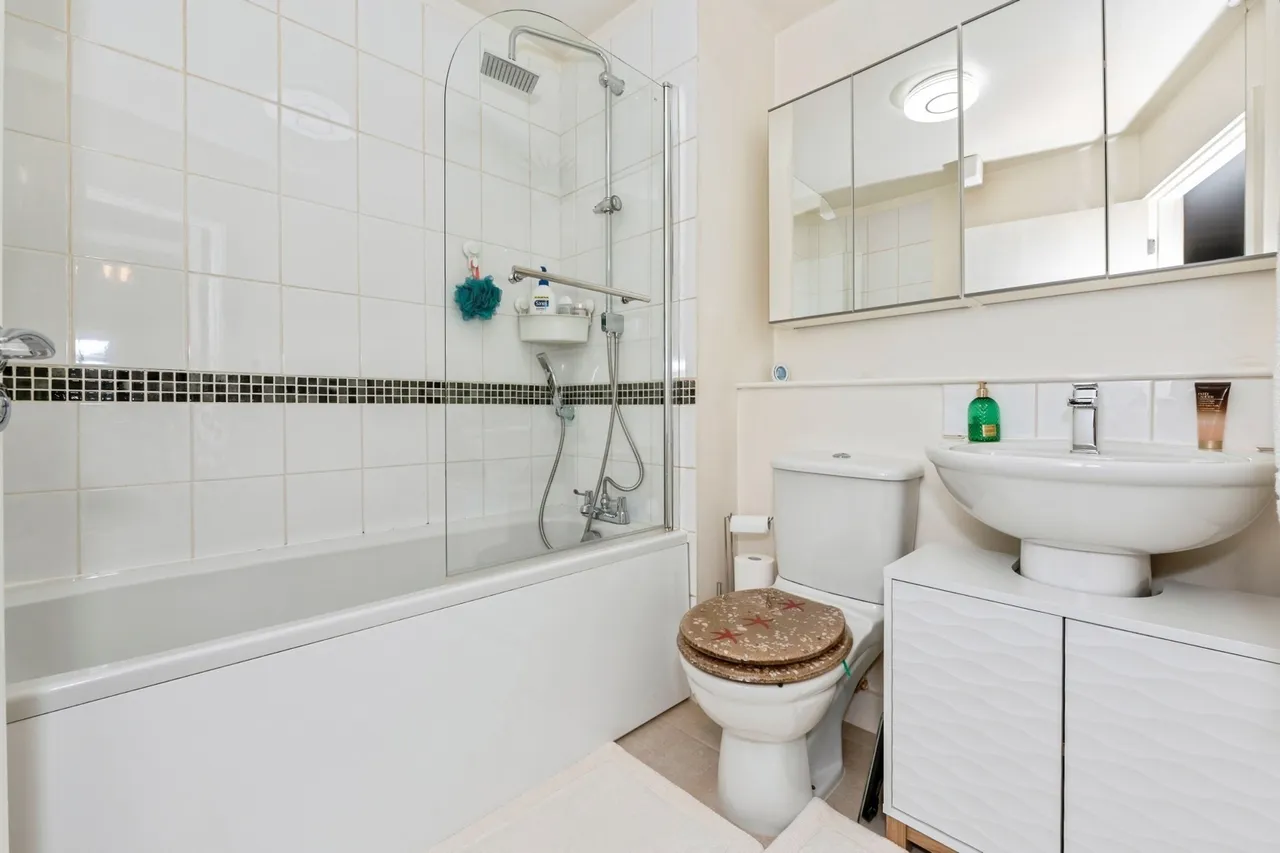Fleming Road, Chafford Hundred, Grays, Essex, RM16, photo 16