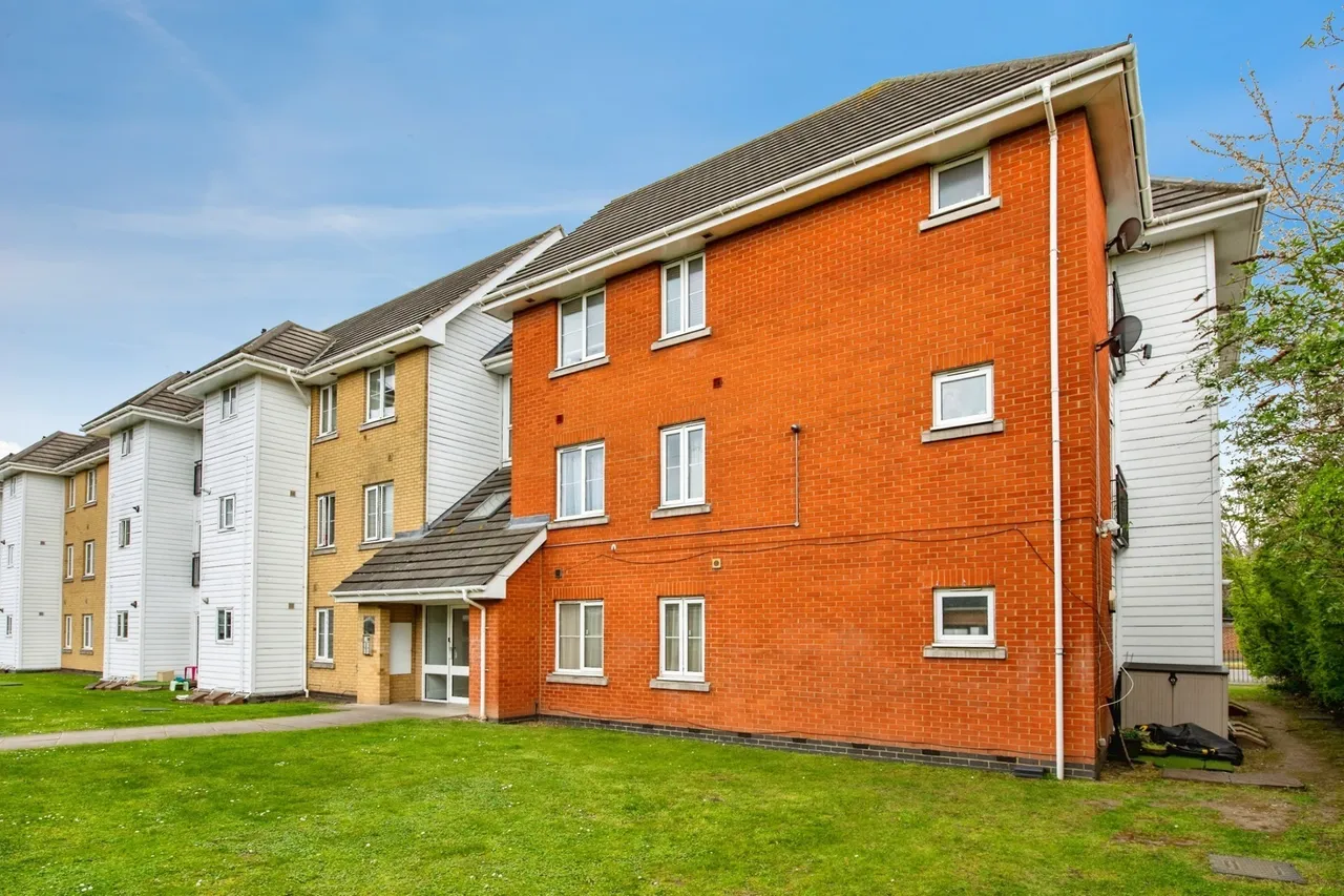 2 bed flat for sale — Fleming Road, Chafford Hundred, Grays, Essex, RM16