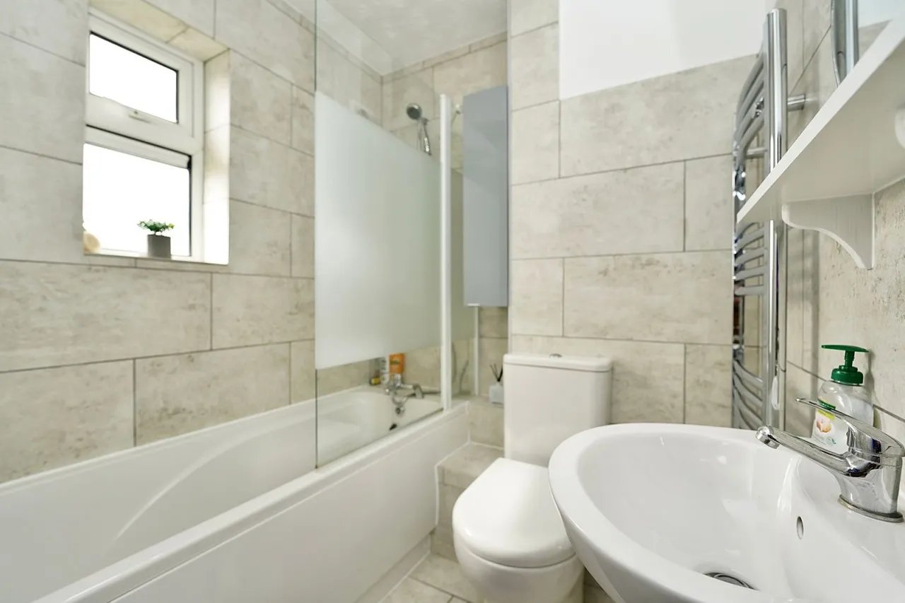 Ermine Street, Little Stukeley, PE28, photo 11