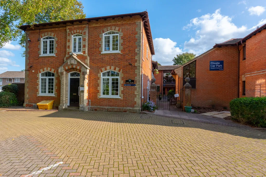 2 bed flat for sale, Broom Way, Blackwater, GU17