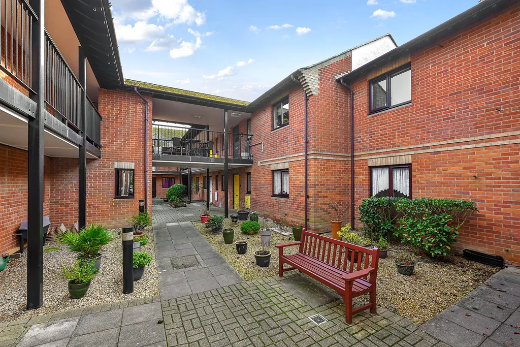 Broom Way, Blackwater, GU17, photo 2