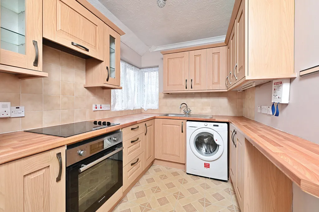 Broom Way, Blackwater, GU17, photo 4