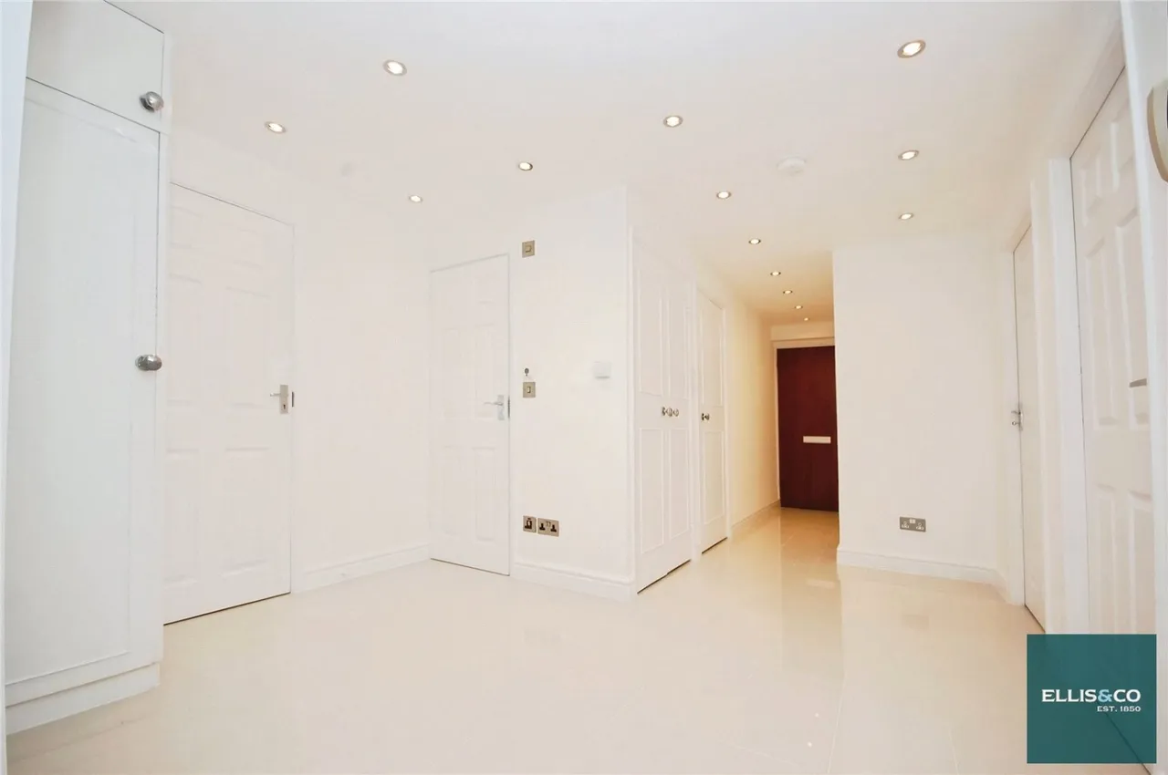 Hendon Lane, Finchley, N3, photo 13