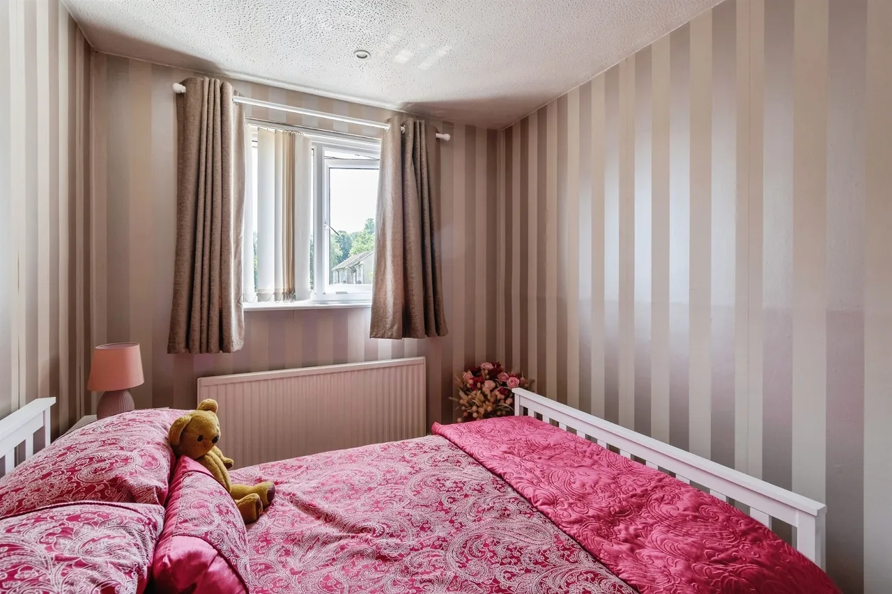 Pine Close, Corsham, SN13, photo 15