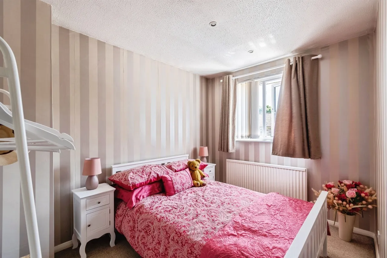 Pine Close, Corsham, SN13, photo 14